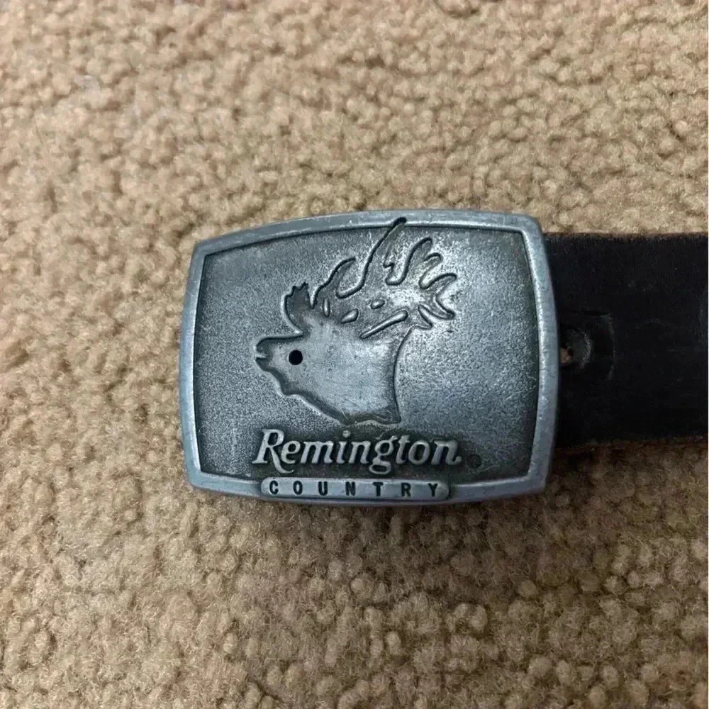 Mens Leather Black Belt With Remington Belt Buckle Size 38.5